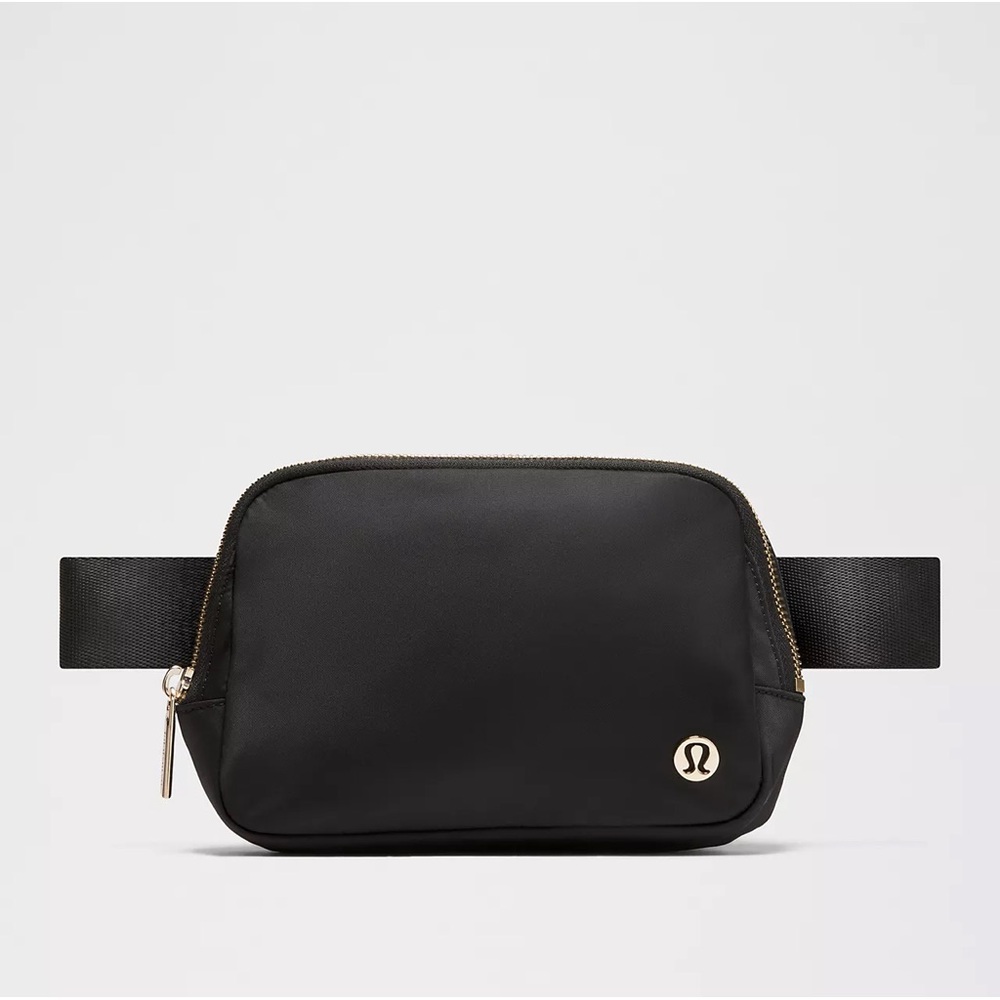 NWT Everywhere Belt Bag 1L Metal Hardware